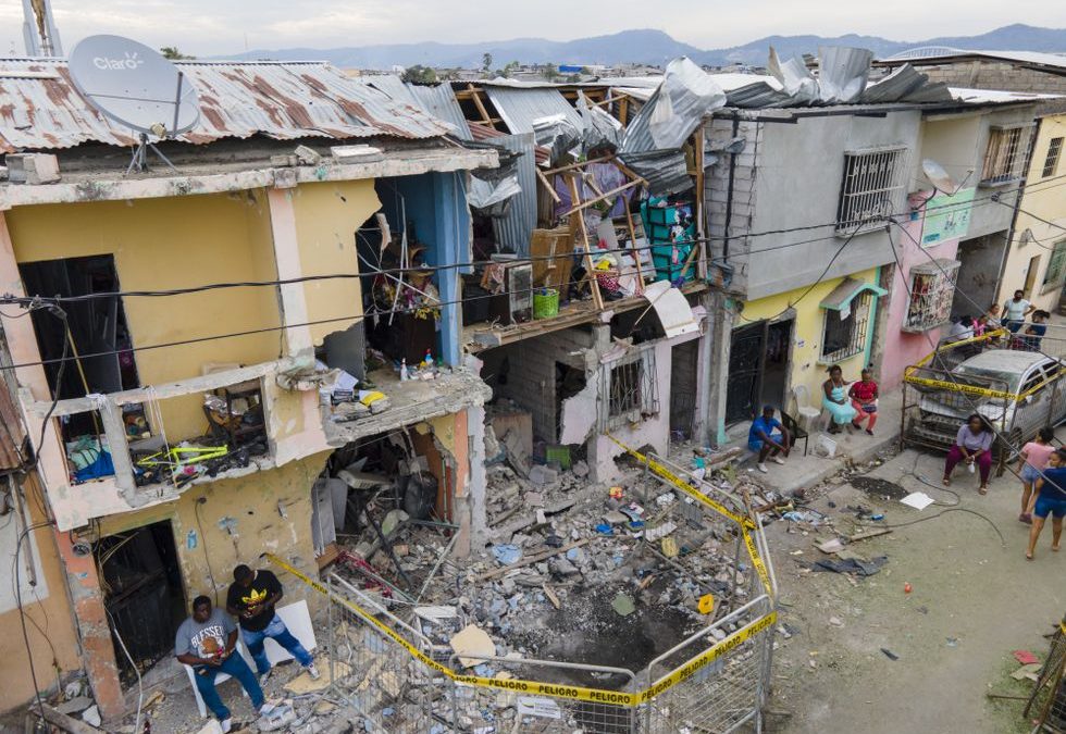 Atentado en Ecuador: Narcotraficantes atacan a civiles y se amplía estado de excepción