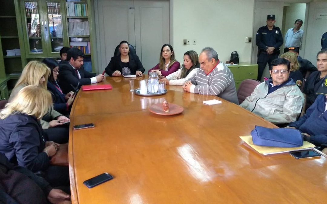 Registro Civil y guardiacárceles levantan huelga