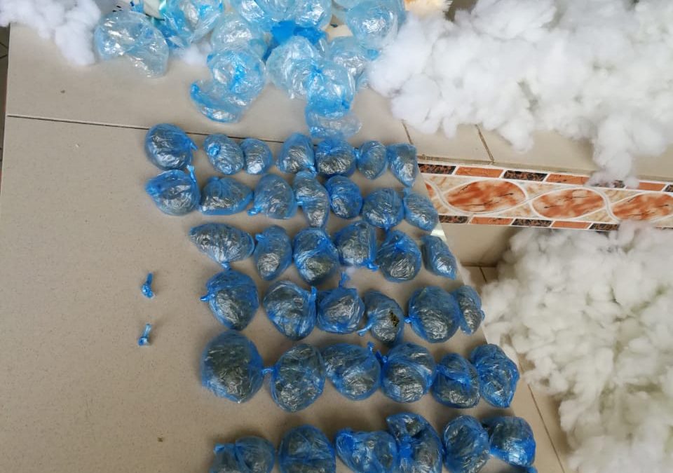 Envió a su ex peluche con drogas