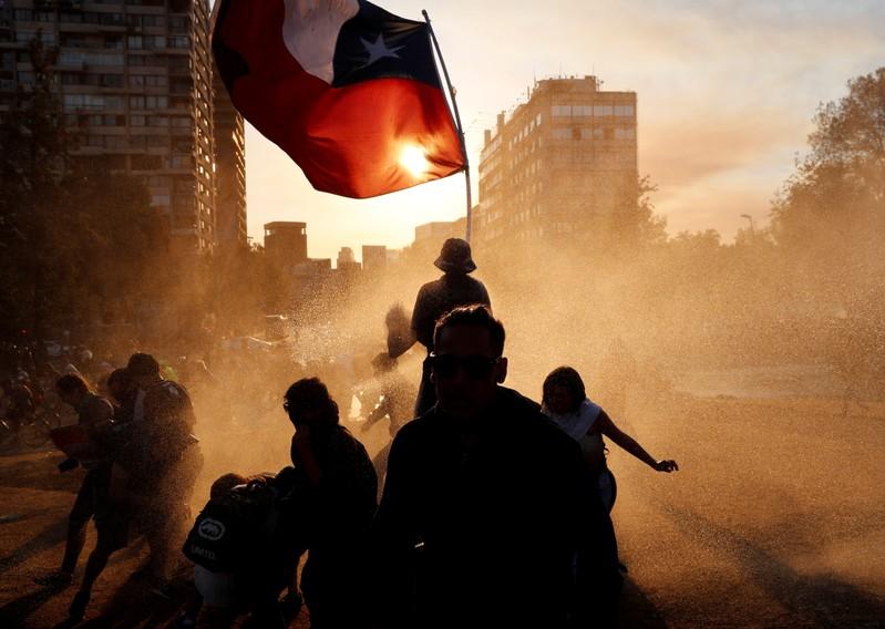 Chile: policía suspende uso de perdigones