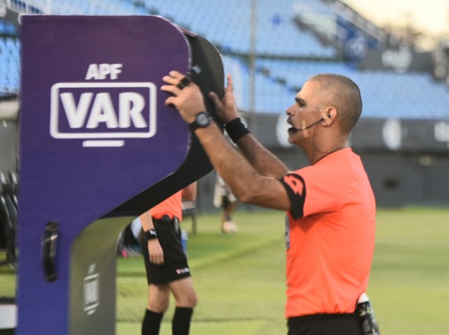 Certifican el VAR en Paraguay