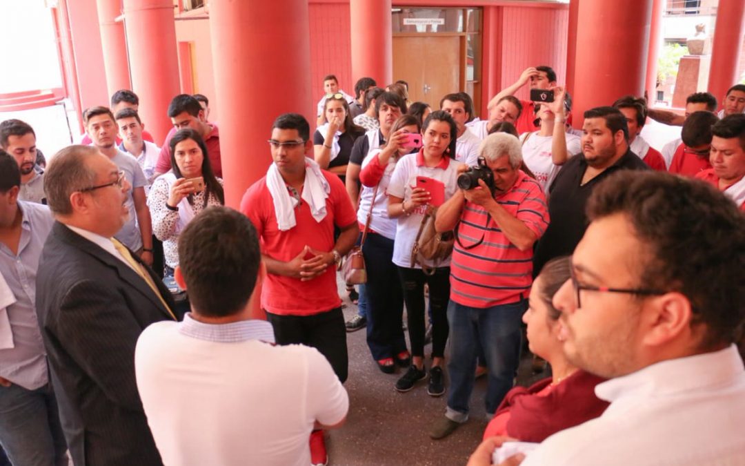 Jóvenes colorados se movilizaron exigiendo elecciones