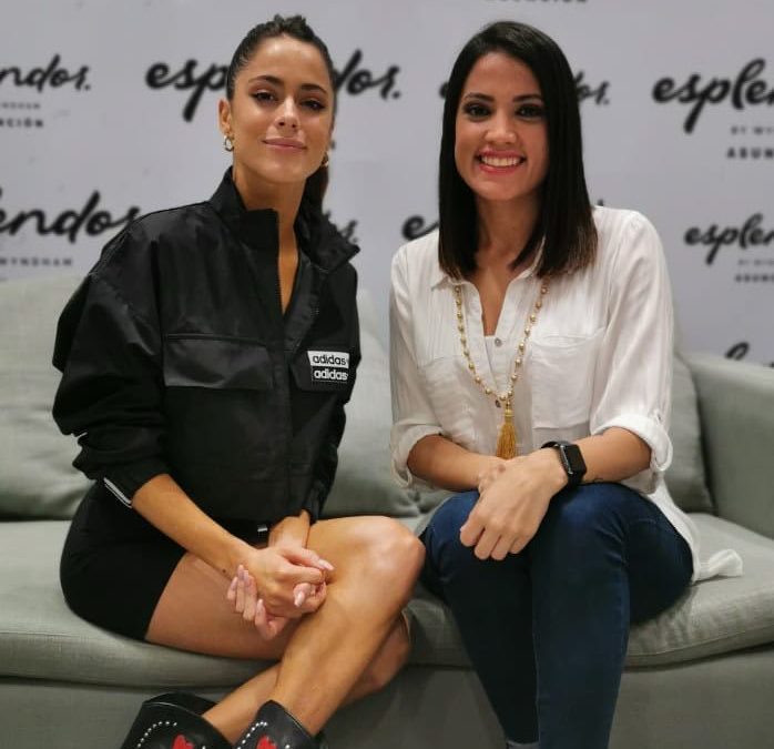 Tini canta para su público hoy en Paraguay