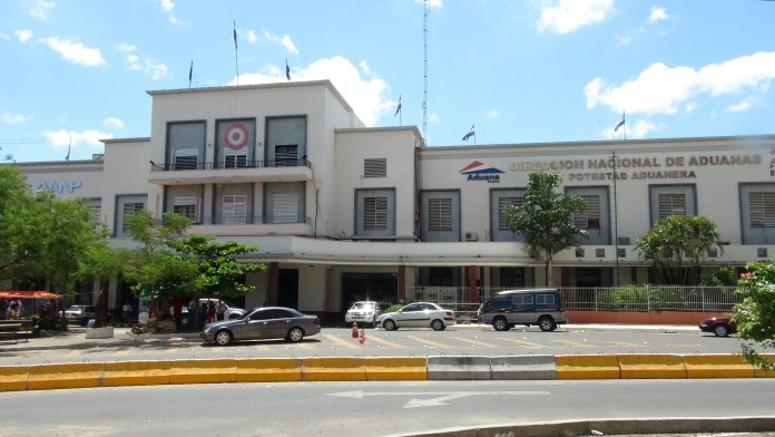 Aduanas cerrará el año con déficit en recaudaciones