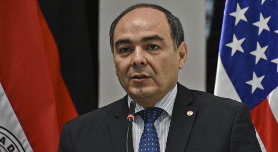 Cerrar embajadas para abrir otras