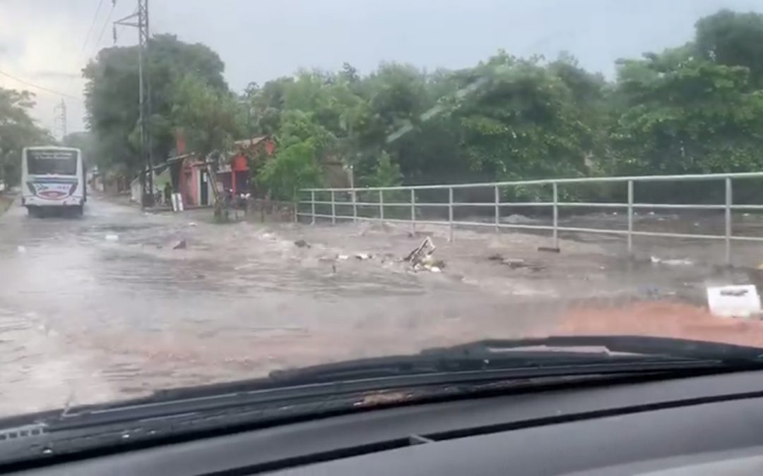 Tormentas causan caos en Asunción y dejan sin electricidad a varias zonas