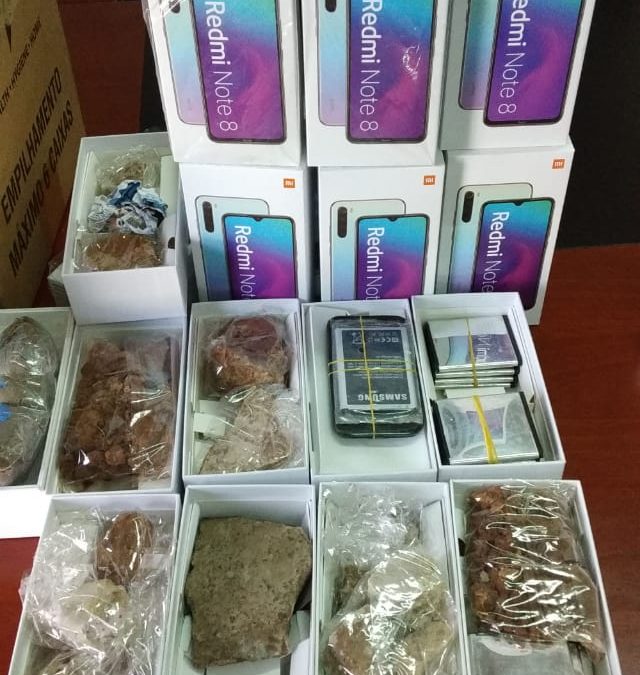 Paseros de CDE cambiaron celulares por piedras a turistas brasileños