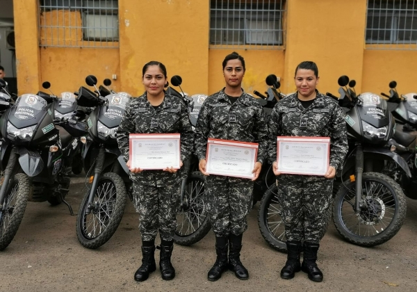 Egresaron las primeras mujeres del Grupo Lince