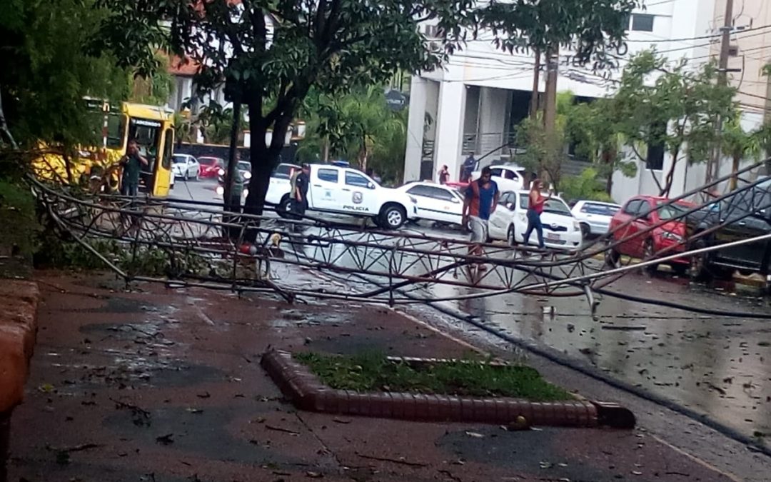 Vientos alcanzaron 145 km/h y mal tiempo continuará mañana