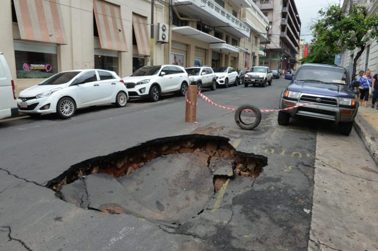 Tormenta dejó 300 nuevos baches en Asunción