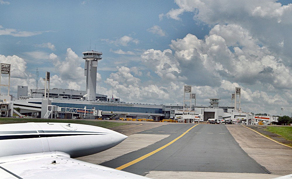 Dinac niega pedido de que pasajeros vayan 4 horas antes de cada vuelo