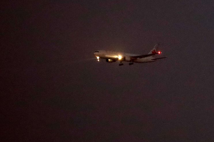 Avión aterriza de emergencia en aeropuerto de Barajas