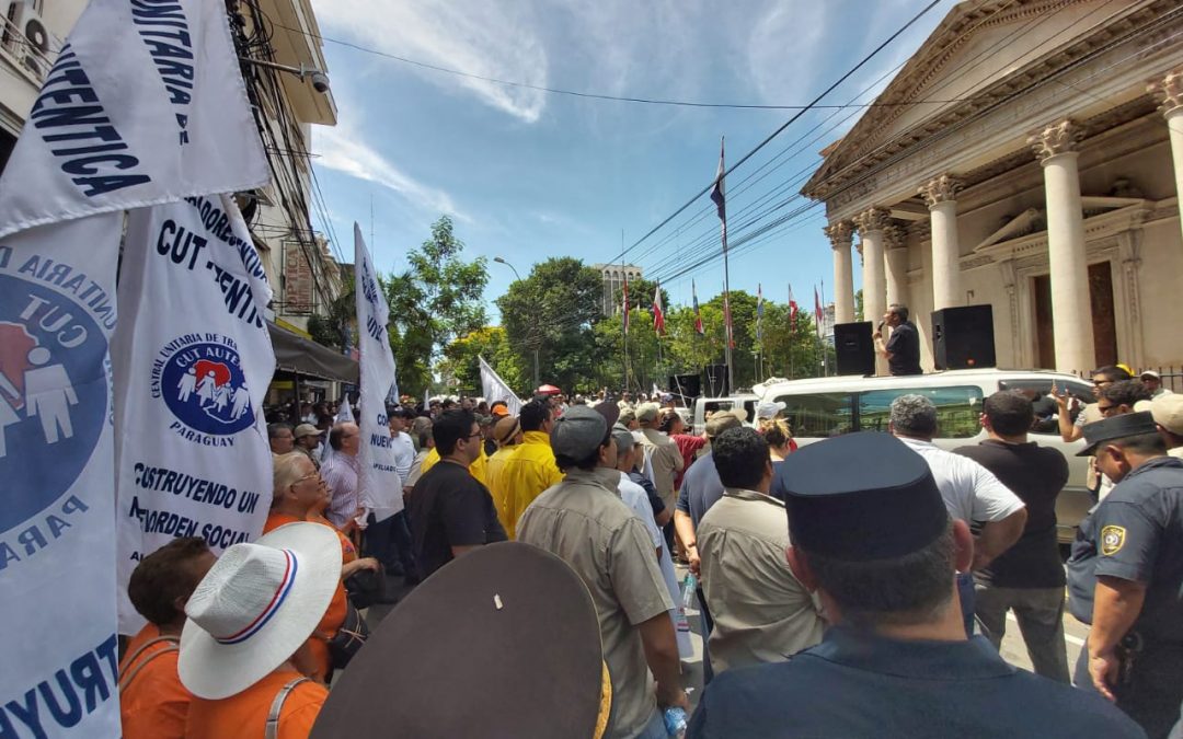 “El 70% de los funcionarios públicos ingresó a las instituciones sin concurso”