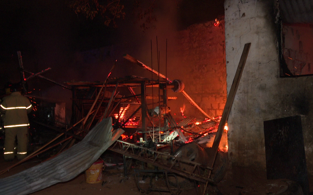 Incendio destruyó por completo una carpintería familiar