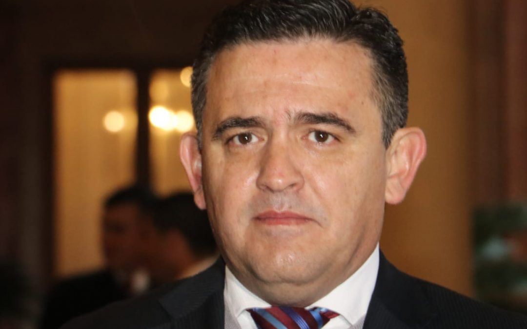 Según Petta, UE también es reponsable por errores en libros