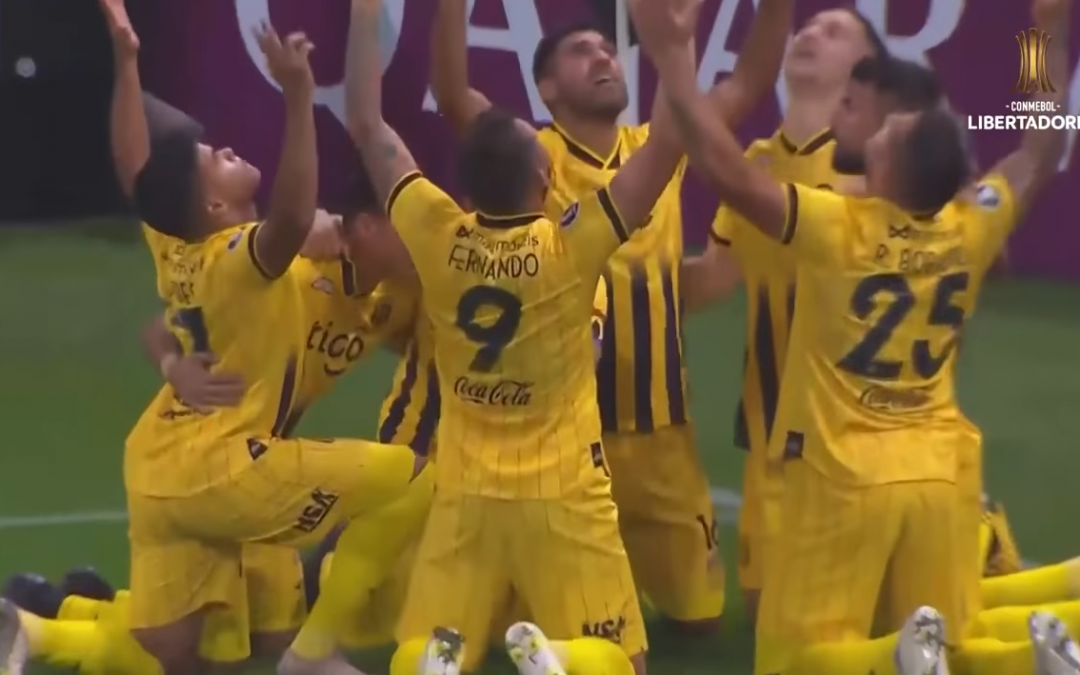 Golazo de Fer-fer le da la clasificación a Guaraní en Sao Paulo