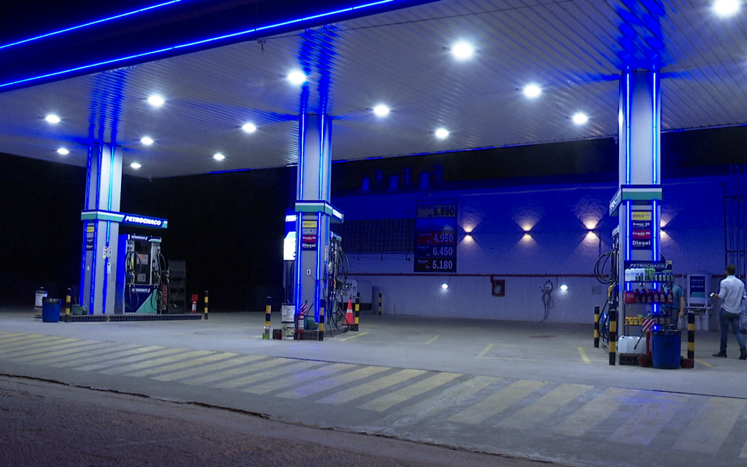 Con peluca y anteojos, hombre asalta estación de servicio en Limpio