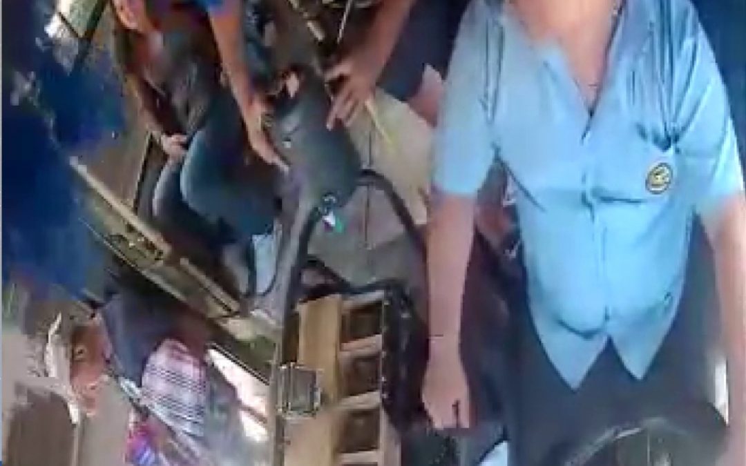 Con presunta complicidad de chofer, menor fue asaltado en un bus