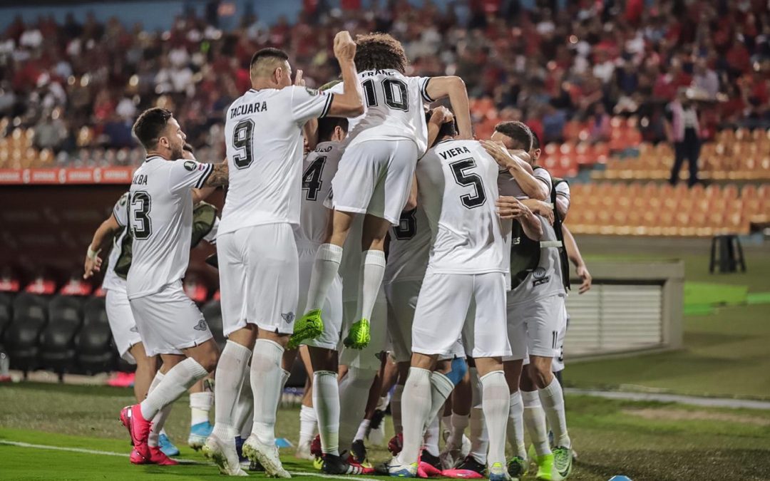 Gran debut copero del Gumarelo en la Libertadores