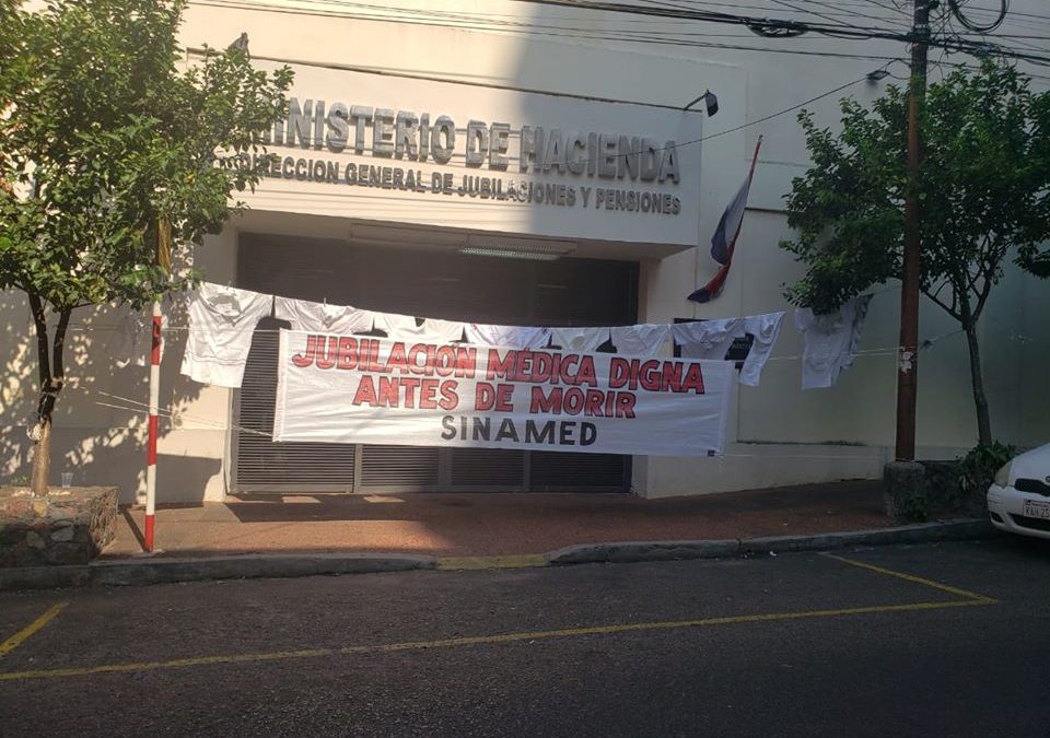 Médicos levantaron toma de la Dirección de Jubilaciones