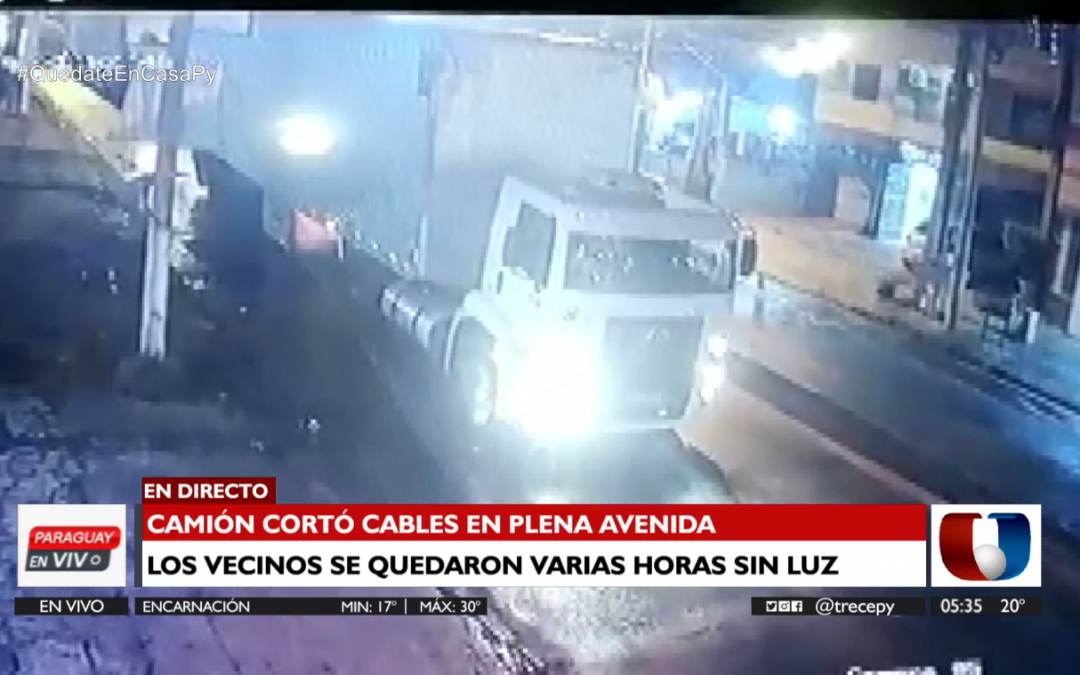 Camiones de gran altura cortaron cables tras su paso por la avenida Cacique Lambaré