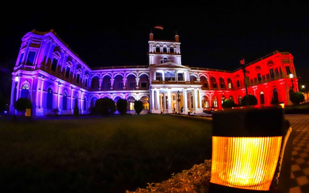 El Palacio de López, con los colores de Francia