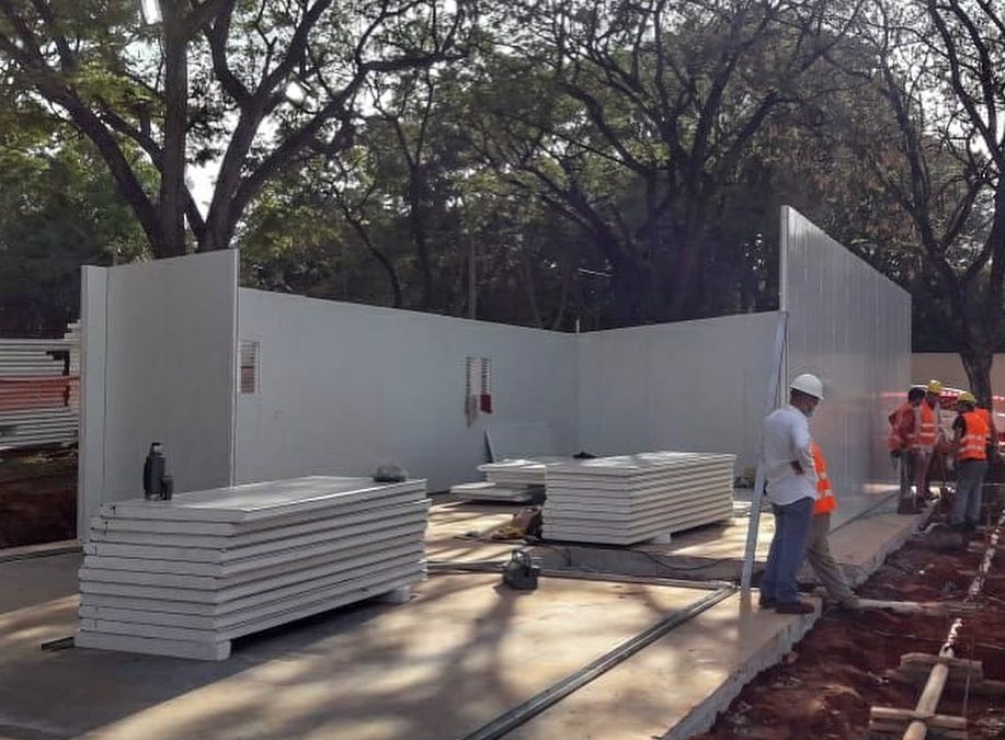 Avanza construcción de hospitales de contingencia