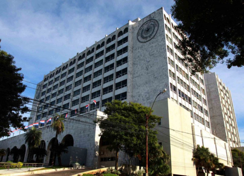 Abogados presentaron amparo para poder trabajar