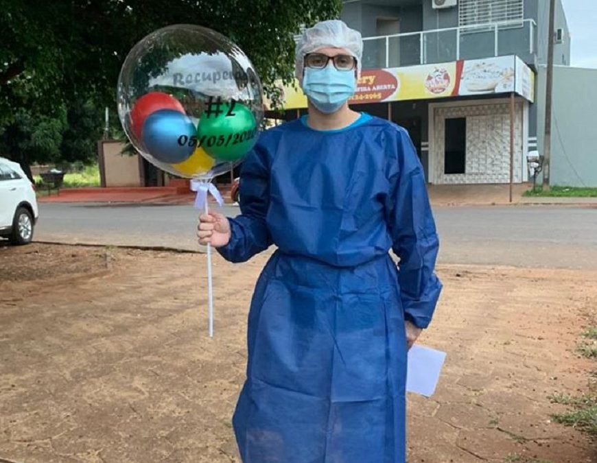 Con globos dieron el alta al segundo paciente recuperado de covid-19 en Pedro Juan