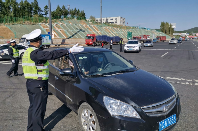 Tras aparición de nuevos casos de Covid-19, restablecen confinamiento en ciudad china