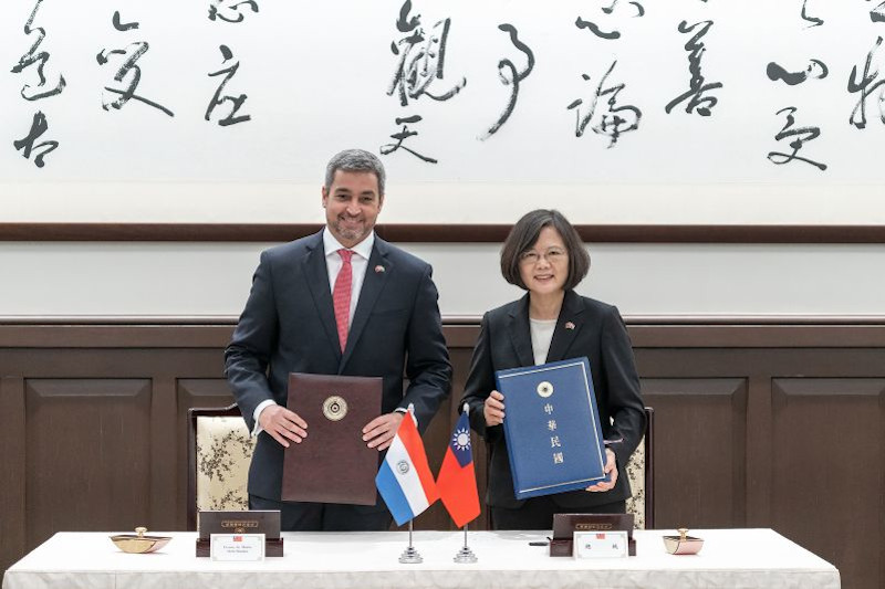 Presidente felicita a presidenta de Taiwán que va por su segundo mandato presidencial