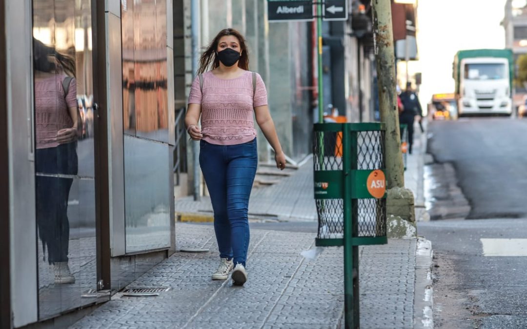 Asintomáticos sí pueden contagiar Covid-19, según neumólogo