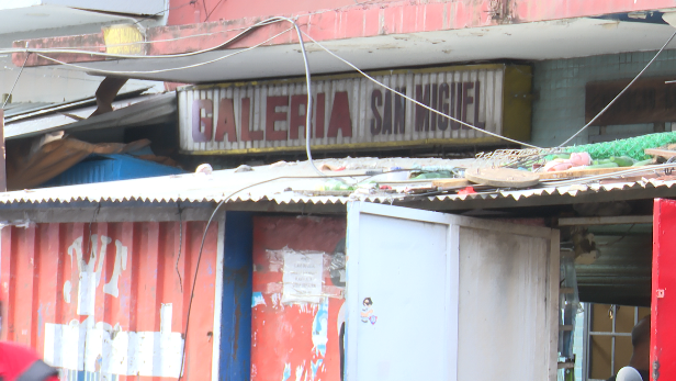 Detienen a vendedor de celulares acusado de pornografía infantil