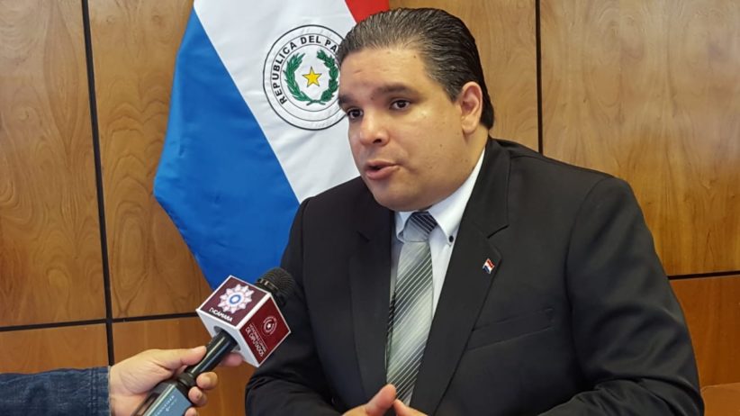 Especialista recomienda aceptar baja salarial para no perder el empleo