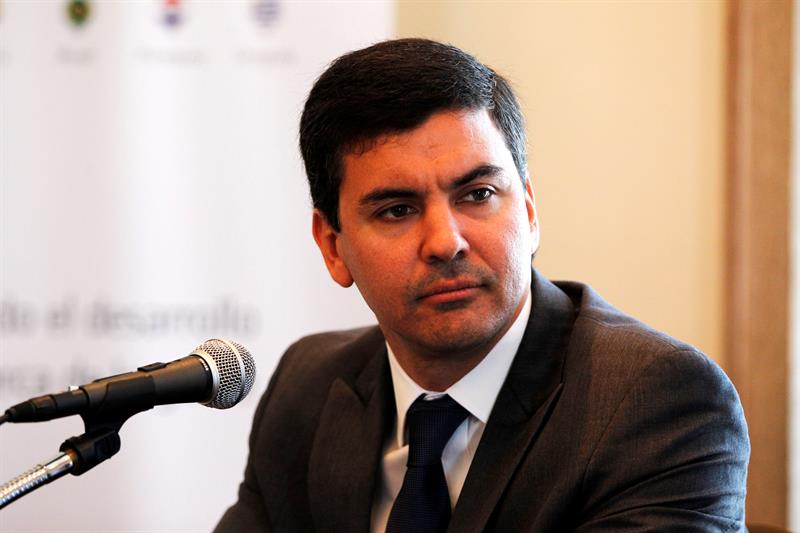 Santiago Peña: “Hay que tener cuidado con el endeudamiento”