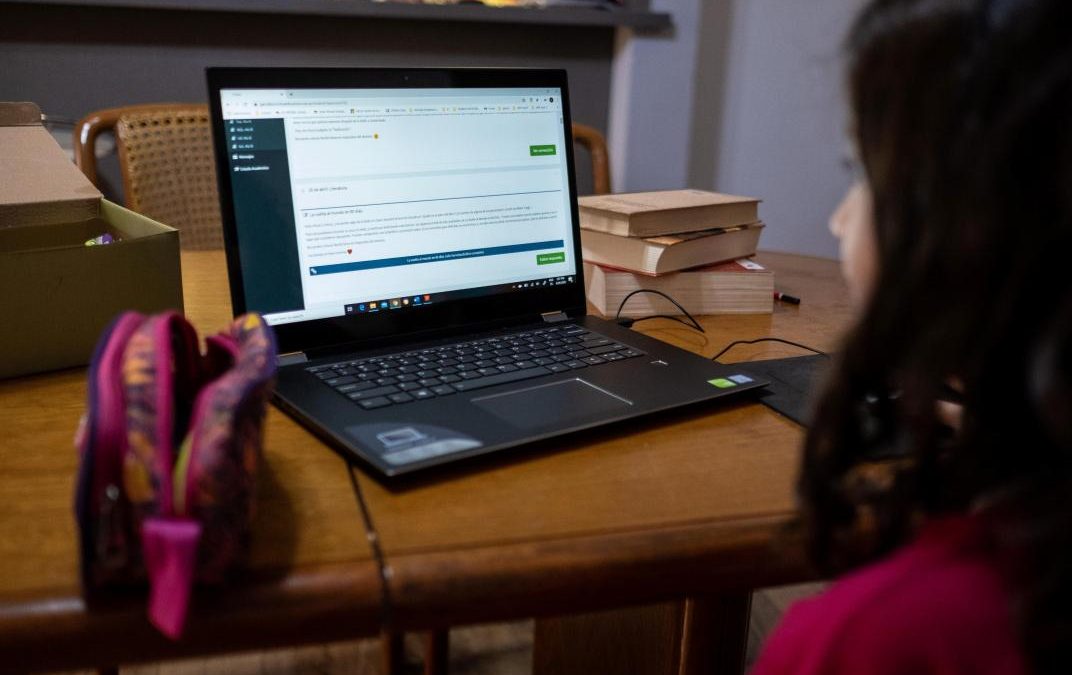El 10% de los estudiantes del sector público no acceden a la virtualidad, según el MEC