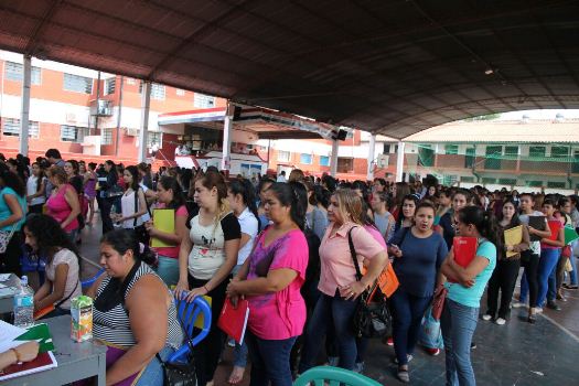 Los más afectados por el desempleo en la crisis son jóvenes y mujeres