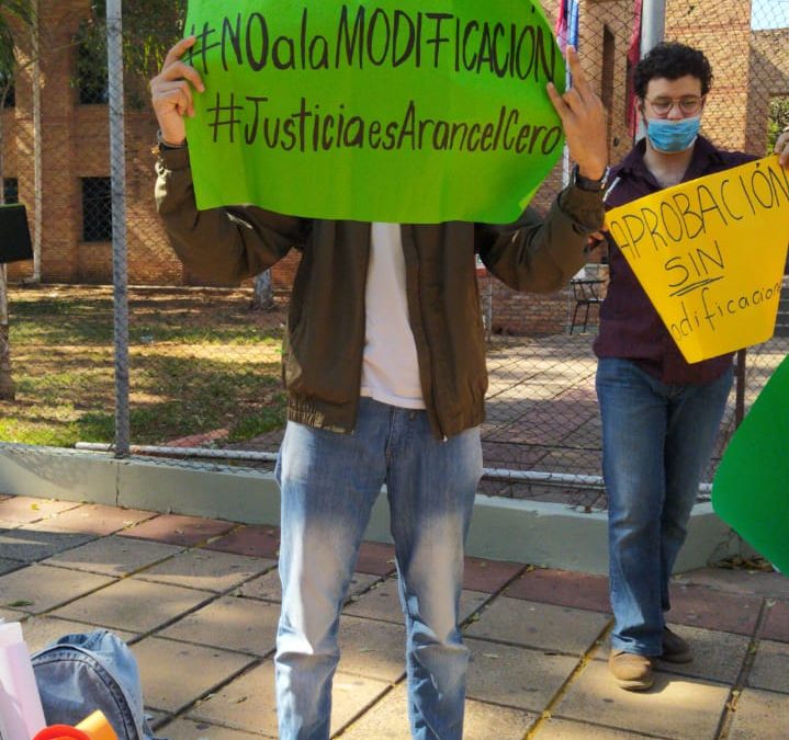 Estudiantes de Derecho UNA se manifestaron a favor del arancel cero