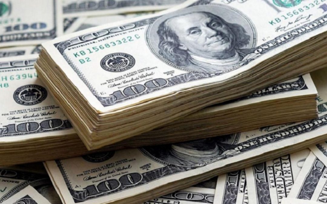 El dólar está imparable y seguirá al alza, advierte economista