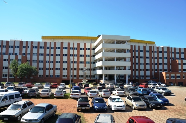 Denuncian falta de insumos en Hospital de Clínicas y retrasos en testeos de Covid-19
