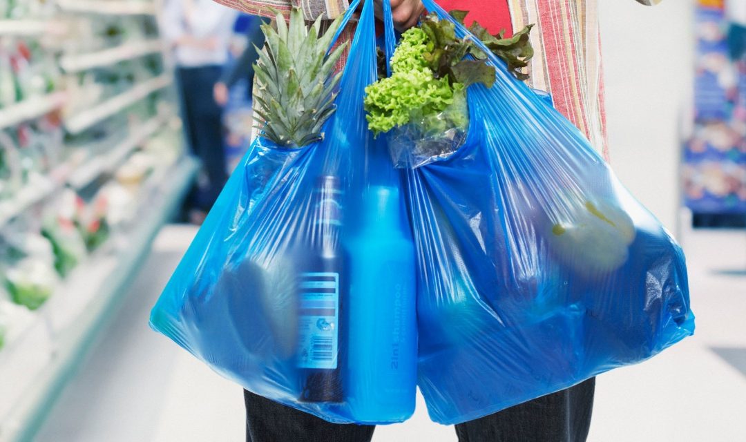 En menos de un mes, comercios deberán deshacerse de las bolsas de plástico