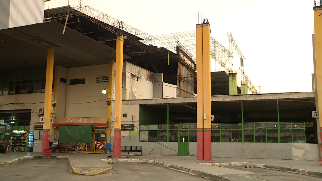 Prosiguen trabajos de reconstrucción de zona siniestrada en la Terminal de Ómnibus