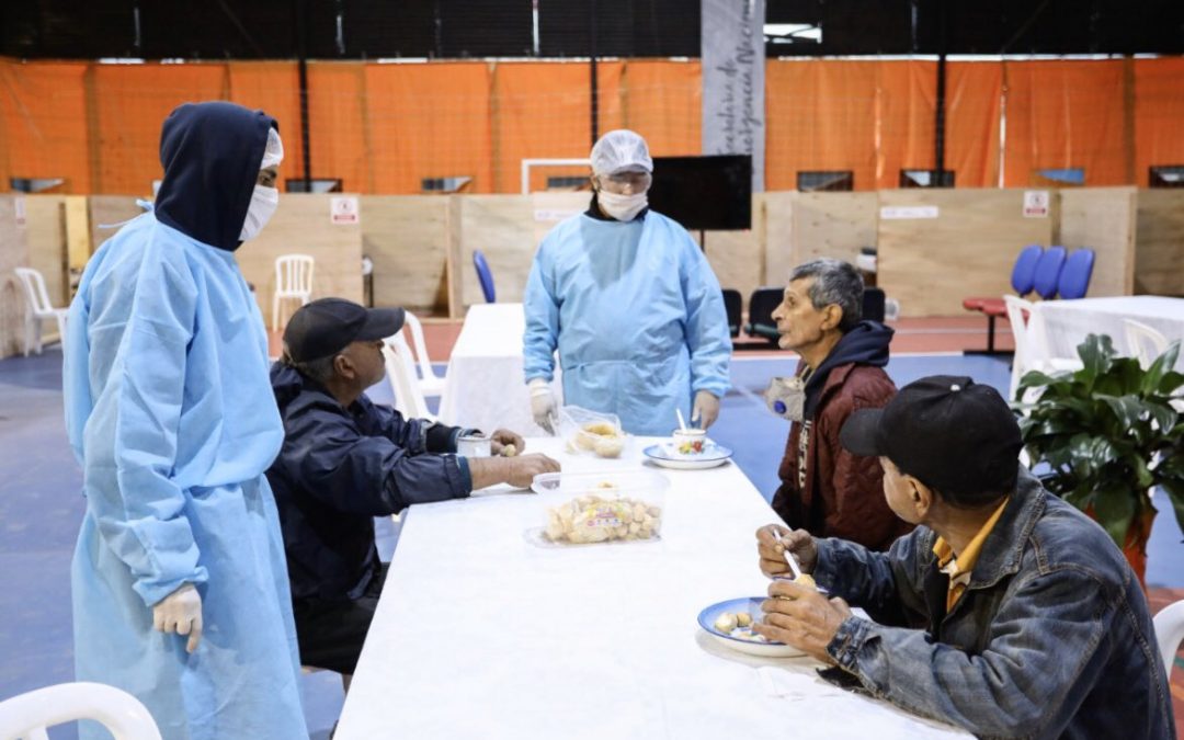 Al menos 44 personas pasaron la fría noche en el refugio de la SEN
