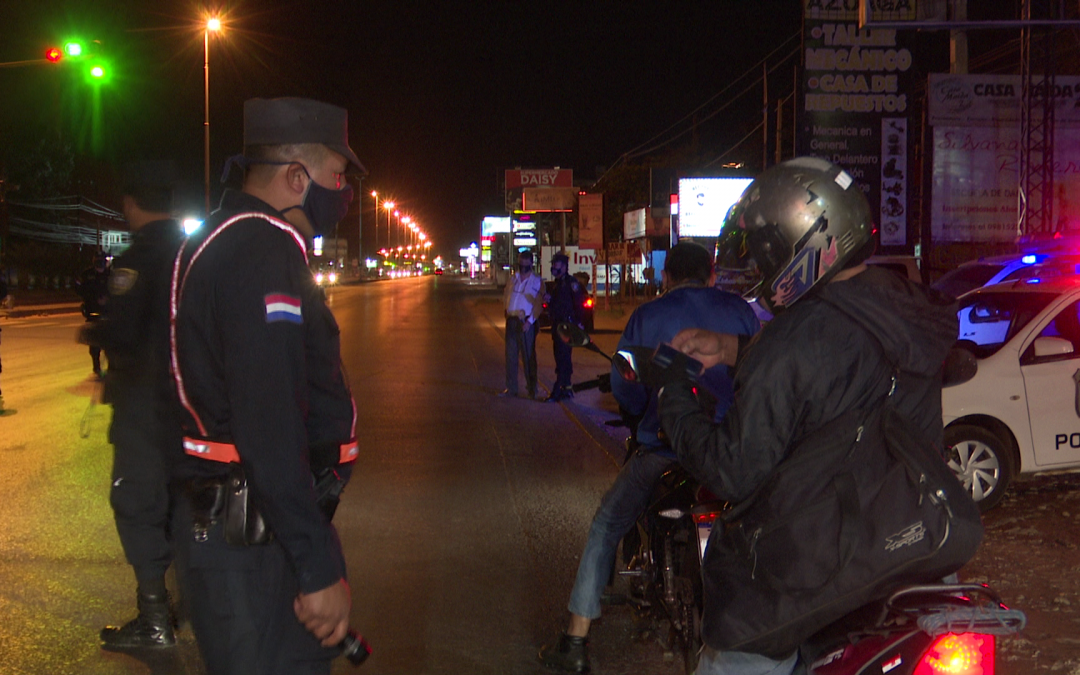 Policías intensifican barreras móviles en Asunción y Central
