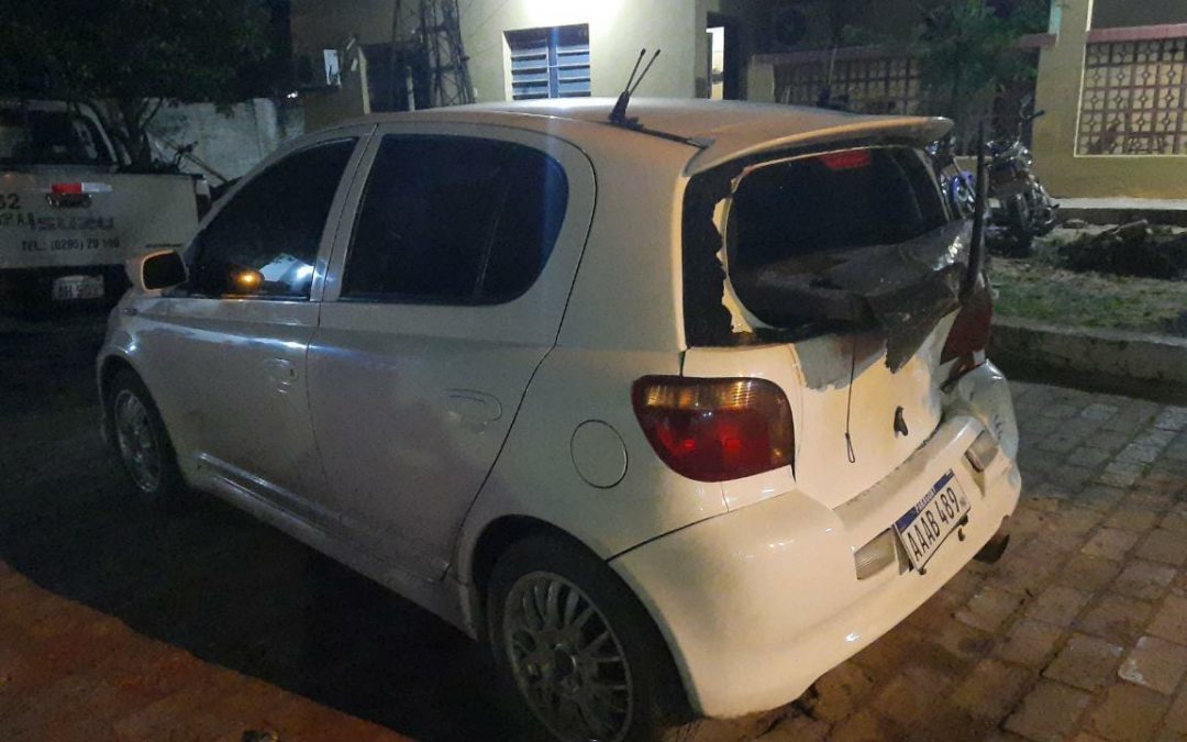 Robacoches abandonó automóvil ante barrera policial