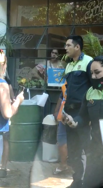 Discusión por supuesta infracción termina en agresión entre agente de PMT y automovilista