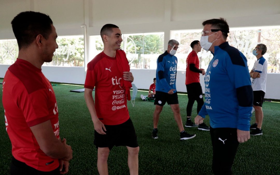 Eliminatorias Sudamericanas: La Albirroja realiza trabajos tácticos