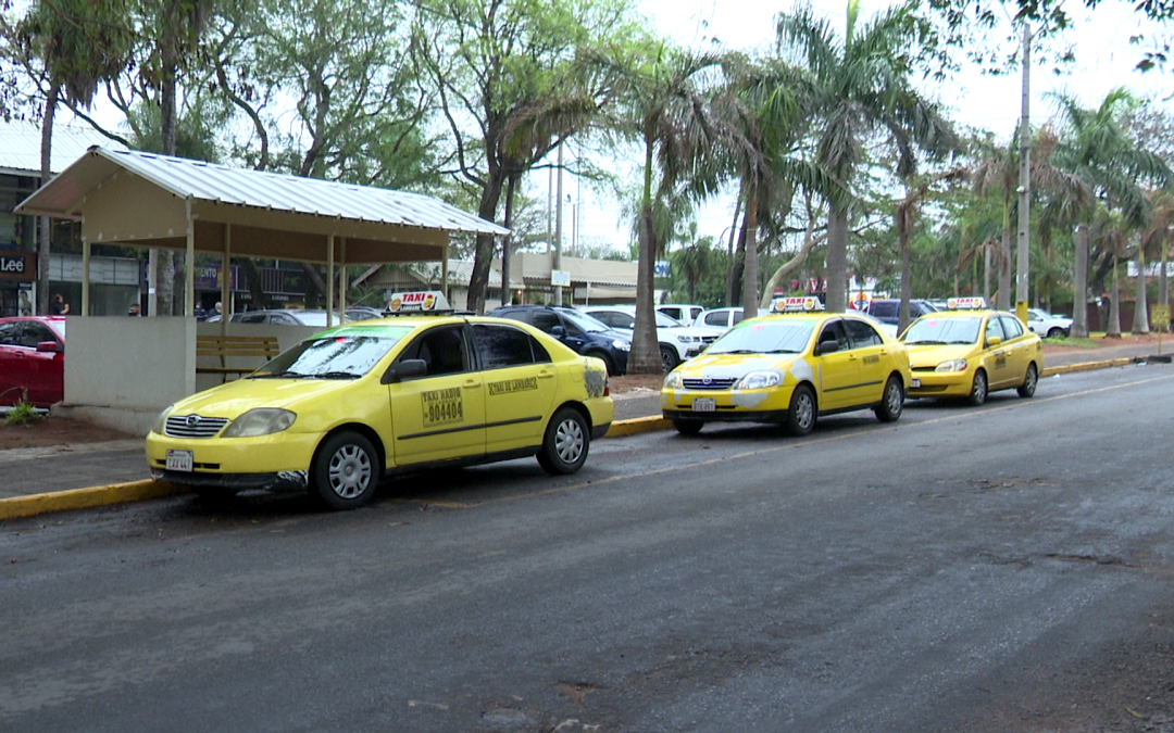 Taxis de Lambaré eliminan el recargo nocturno del 30%