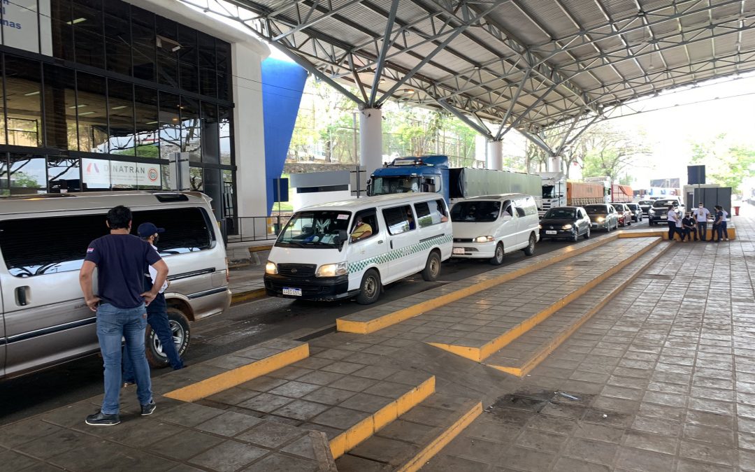 Disponen ingreso de nacionales y extranjeros residentes en el país sin restricción horaria