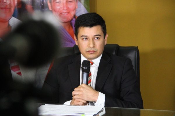 Destituyen a titular del Indert, Mario Vega, tras allanamiento en la institución